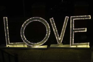 PHOTO OF 3 FOOT WEDDING LOVE SIGN